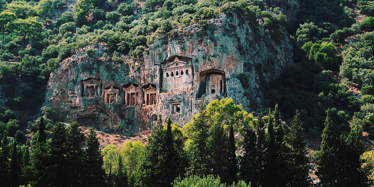 Dalyan kıyısından manzara