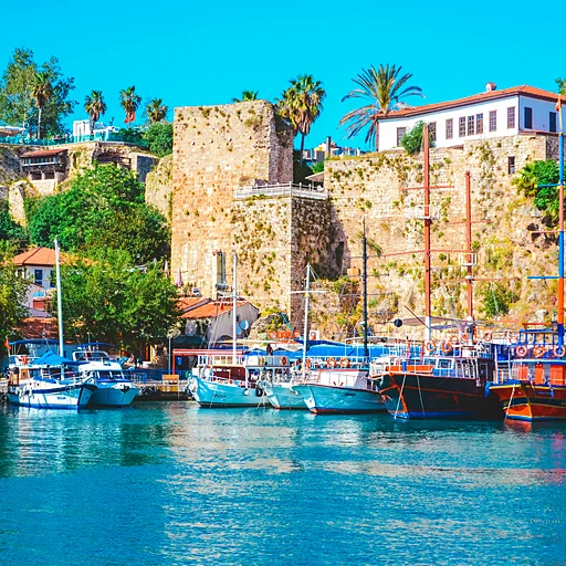 Antalya’da denize bakan antik kalıntılar