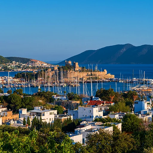 Bodrum’da gün batımında gulet